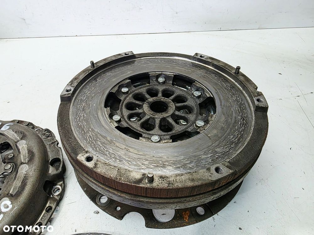 KOŁO DWUMASOWE SPRZĘGŁO AUDI A4 B8 A5 2.0 TDI 2.0 TFSI 0B2105266S 15/26 - 3
