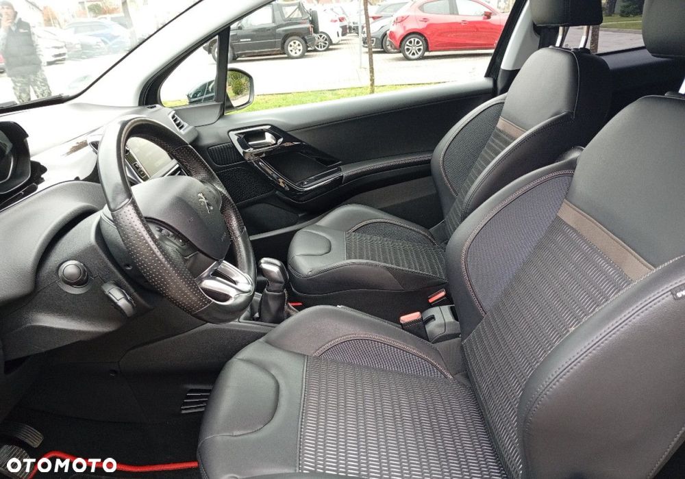 Peugeot 208 - 18