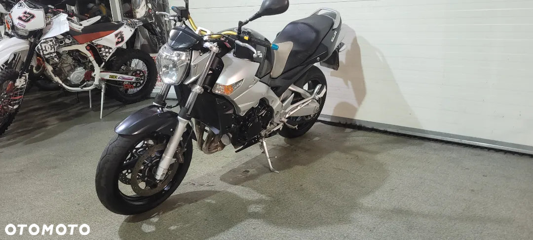 Suzuki GSR - 10