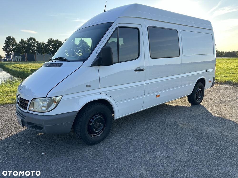 Mercedes-Benz Sprinter - 2