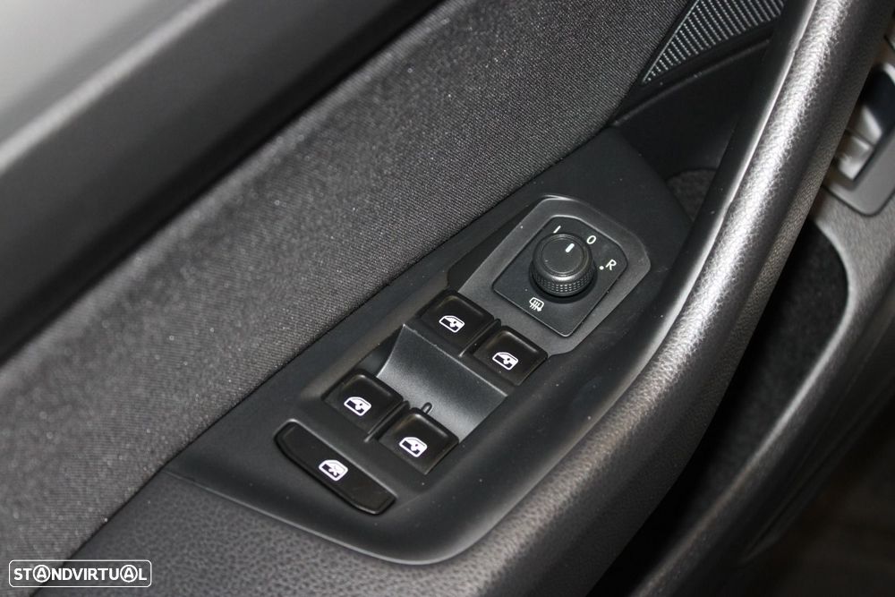 VW Passat Variant 2.0 TDi Business Package DSG - 25