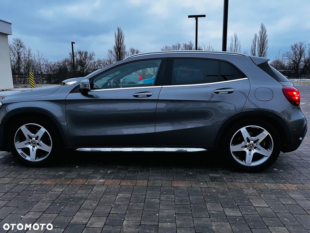 Mercedes-Benz GLA 180 7G-DCT AMG Line - 27