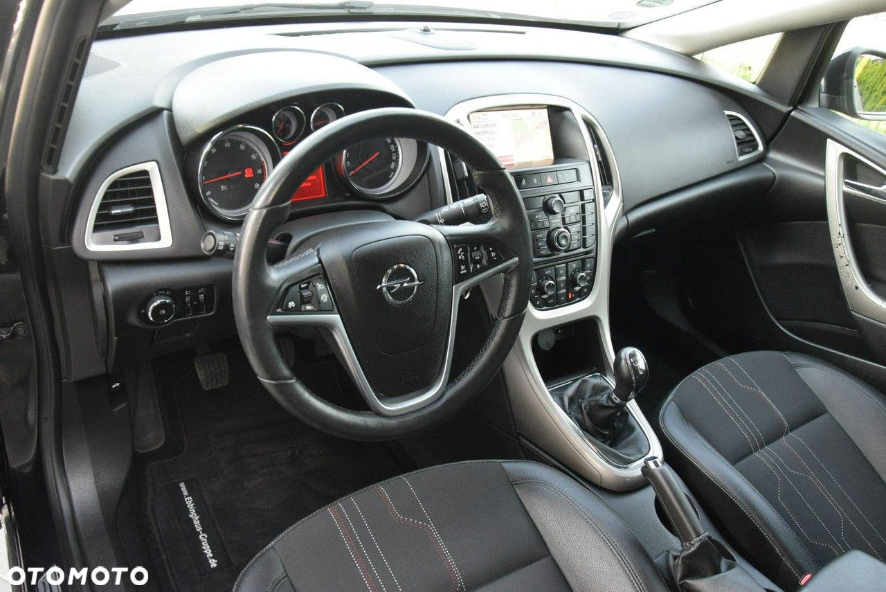 Opel Astra 1.4 Turbo 150 Jahre - 28