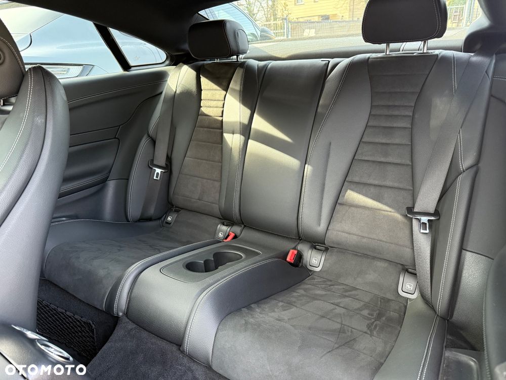 Mercedes-Benz Klasa E 200 4-Matic AMG - 34