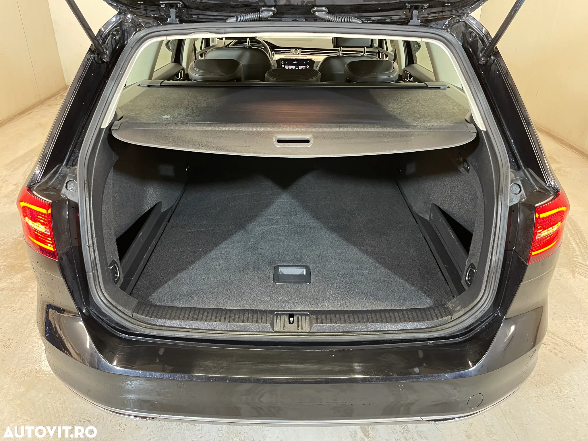 Volkswagen Passat Variant 2.0 TDI DSG Highline - 12