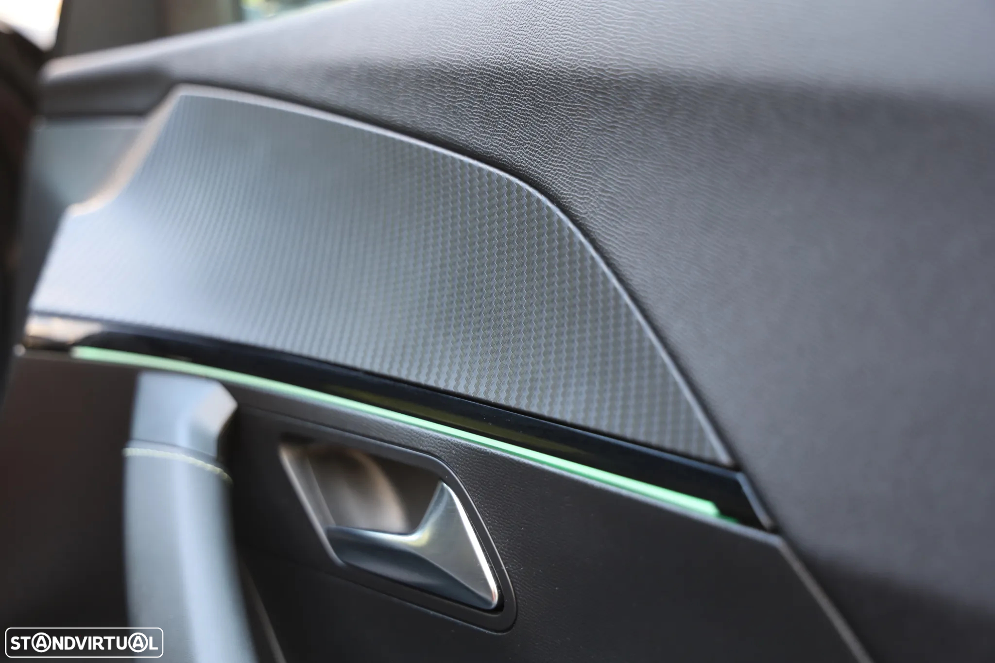 Peugeot e-2008 50 kWh GT - 13