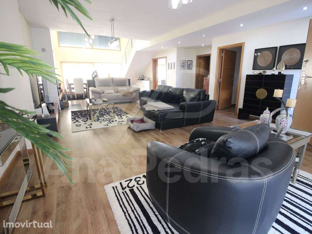 Contemporânea Moradia T4 - Grande imagem: 2/33