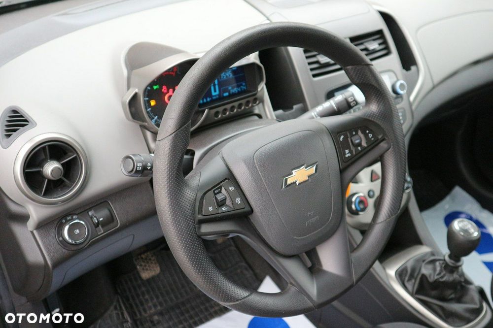 Chevrolet Aveo 1.2 LT - 10