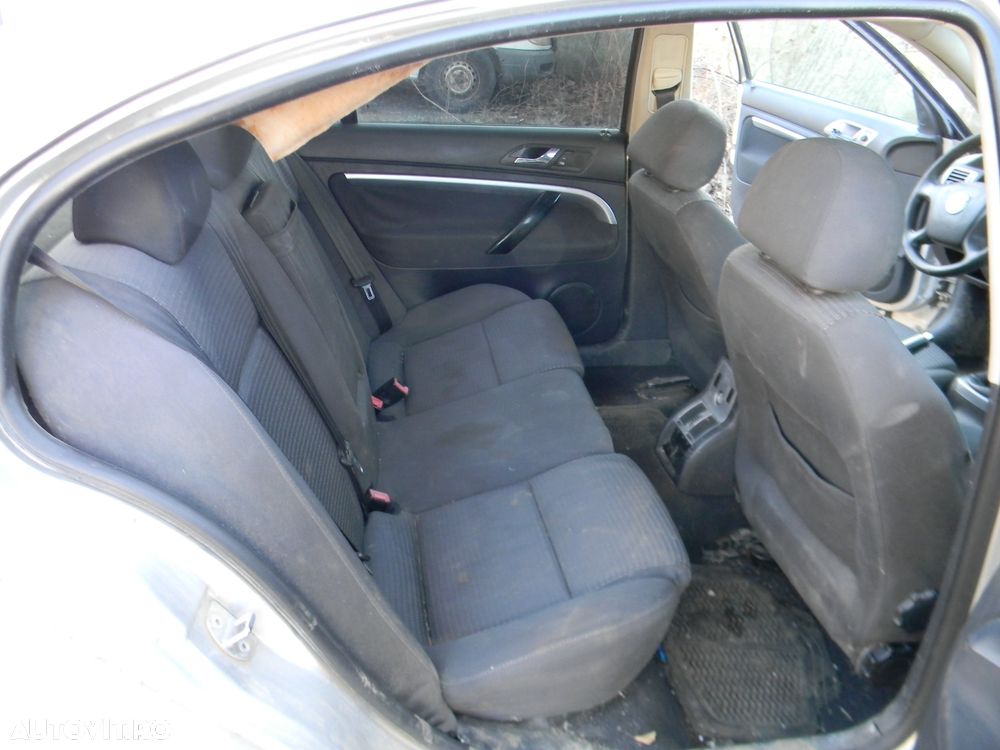 Dezmembrari  Skoda SUPERB 1 (3U)  2001  > 2008 1.9 TDI Motorina - 34