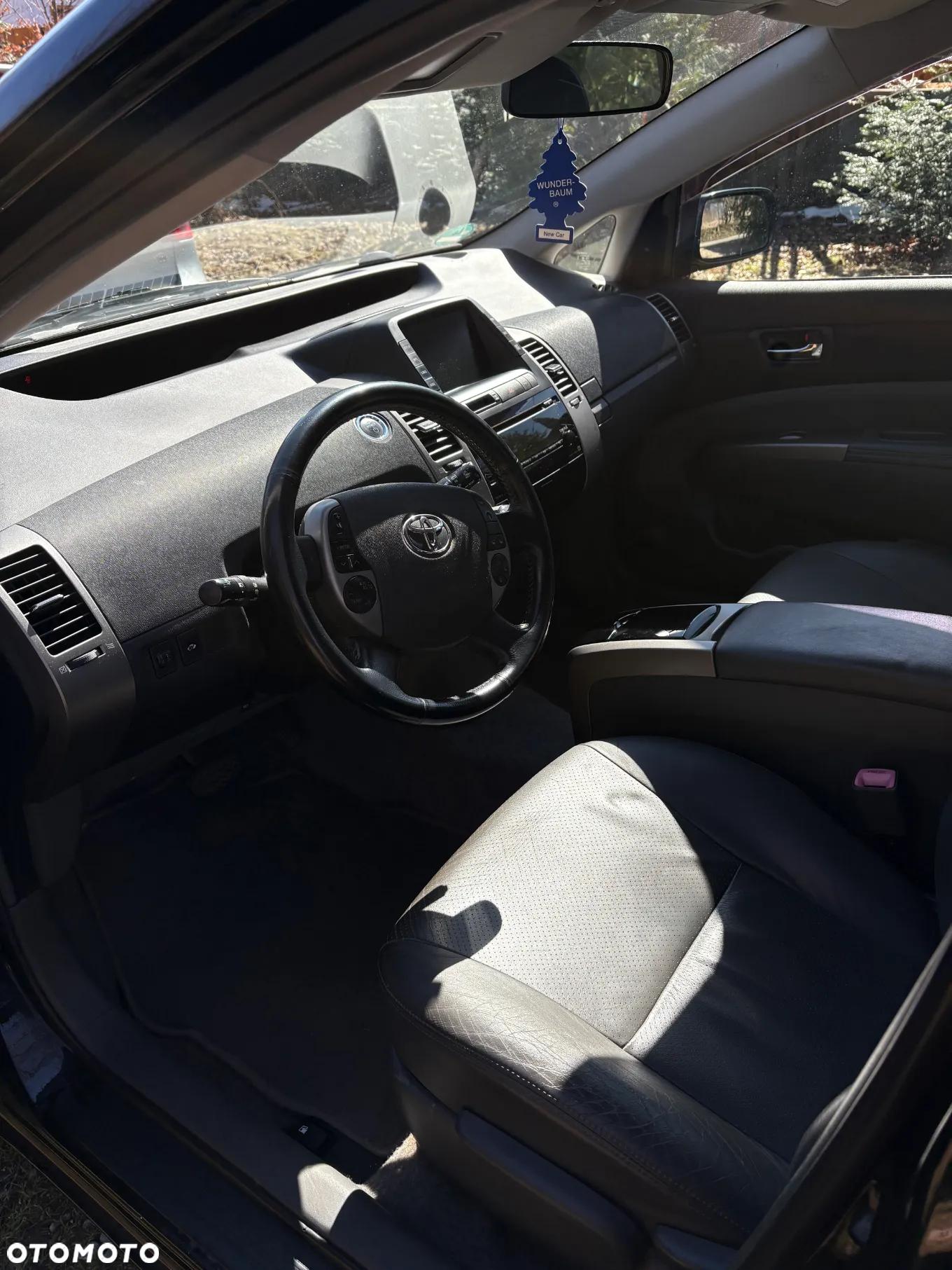 Toyota Prius (Hybrid) Executive - 9