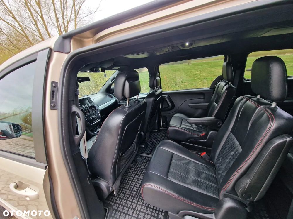 Dodge Grand Caravan 3.6 R/T - 25