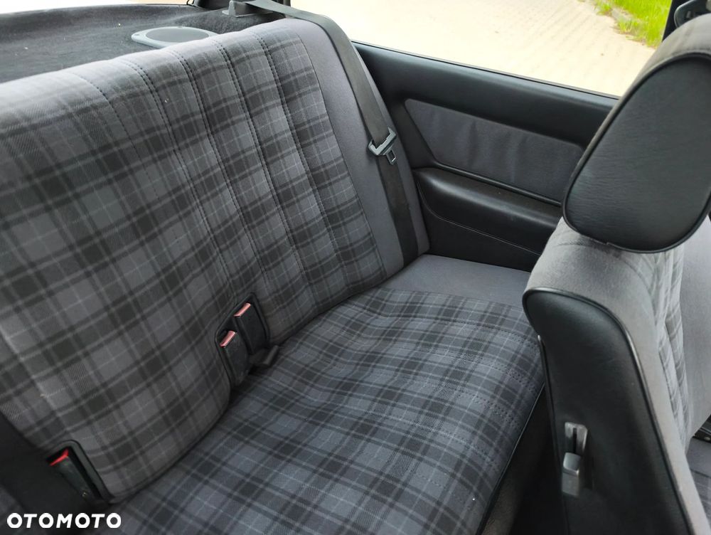 BMW Seria 3 318is - 18