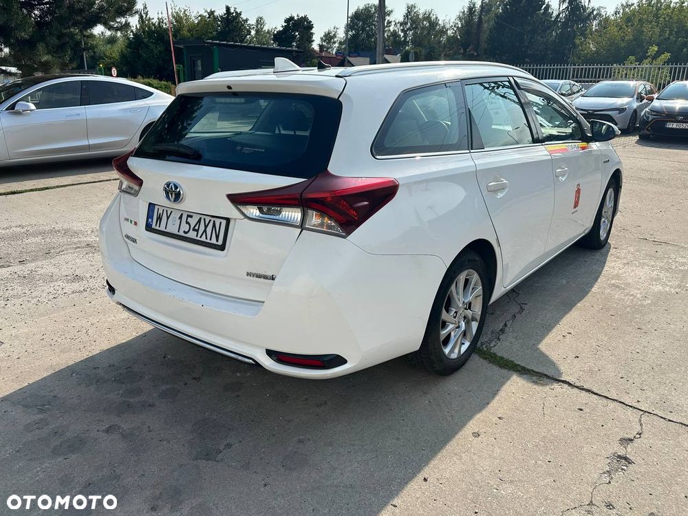 Toyota Auris 1.8 Executive - 3