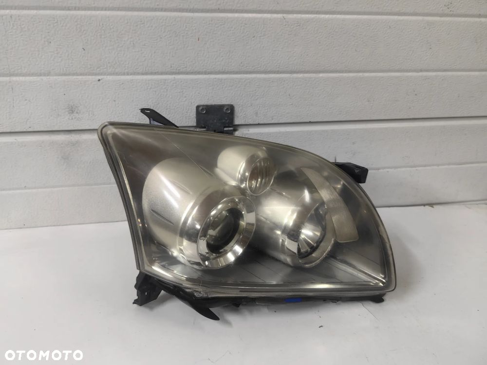 Toyota Avensis T25 lift lampa przednia prawa xenon - 2