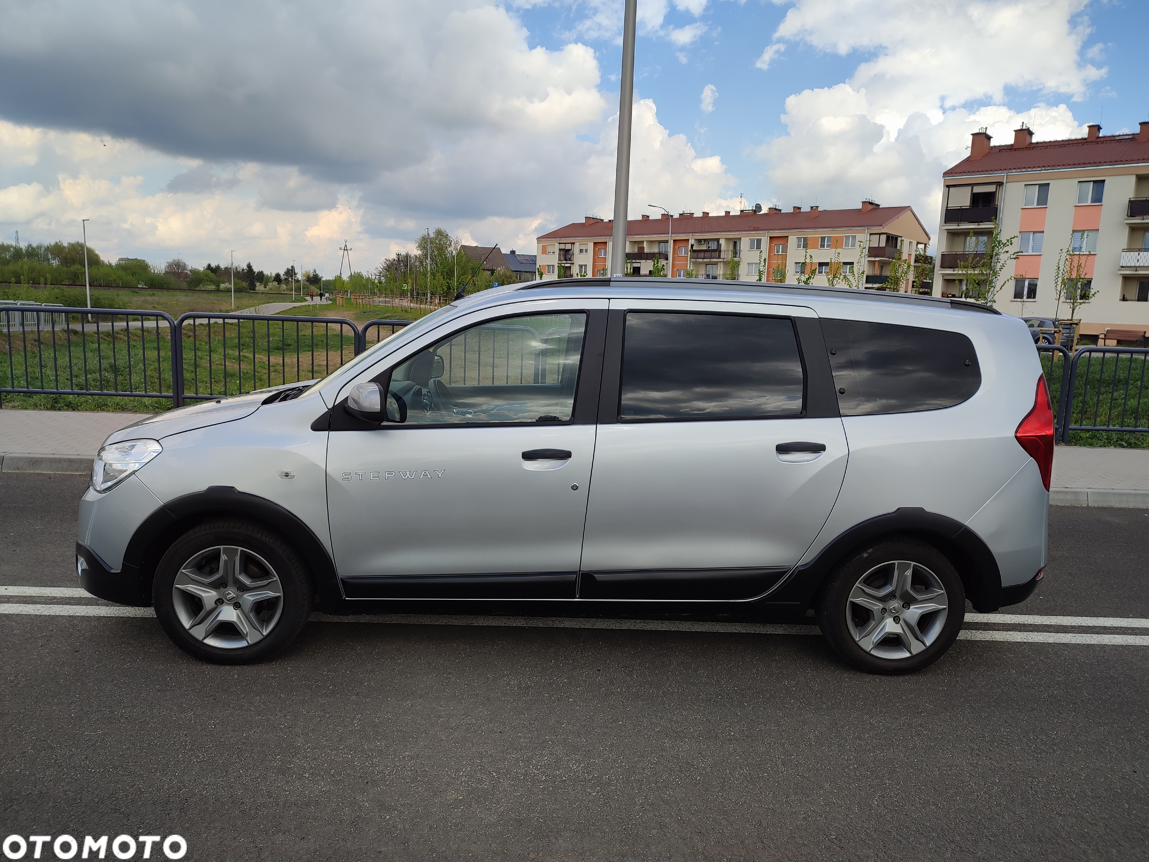 Dacia Lodgy TCe 130 GPF (7-Sitzer) Stepway - 5