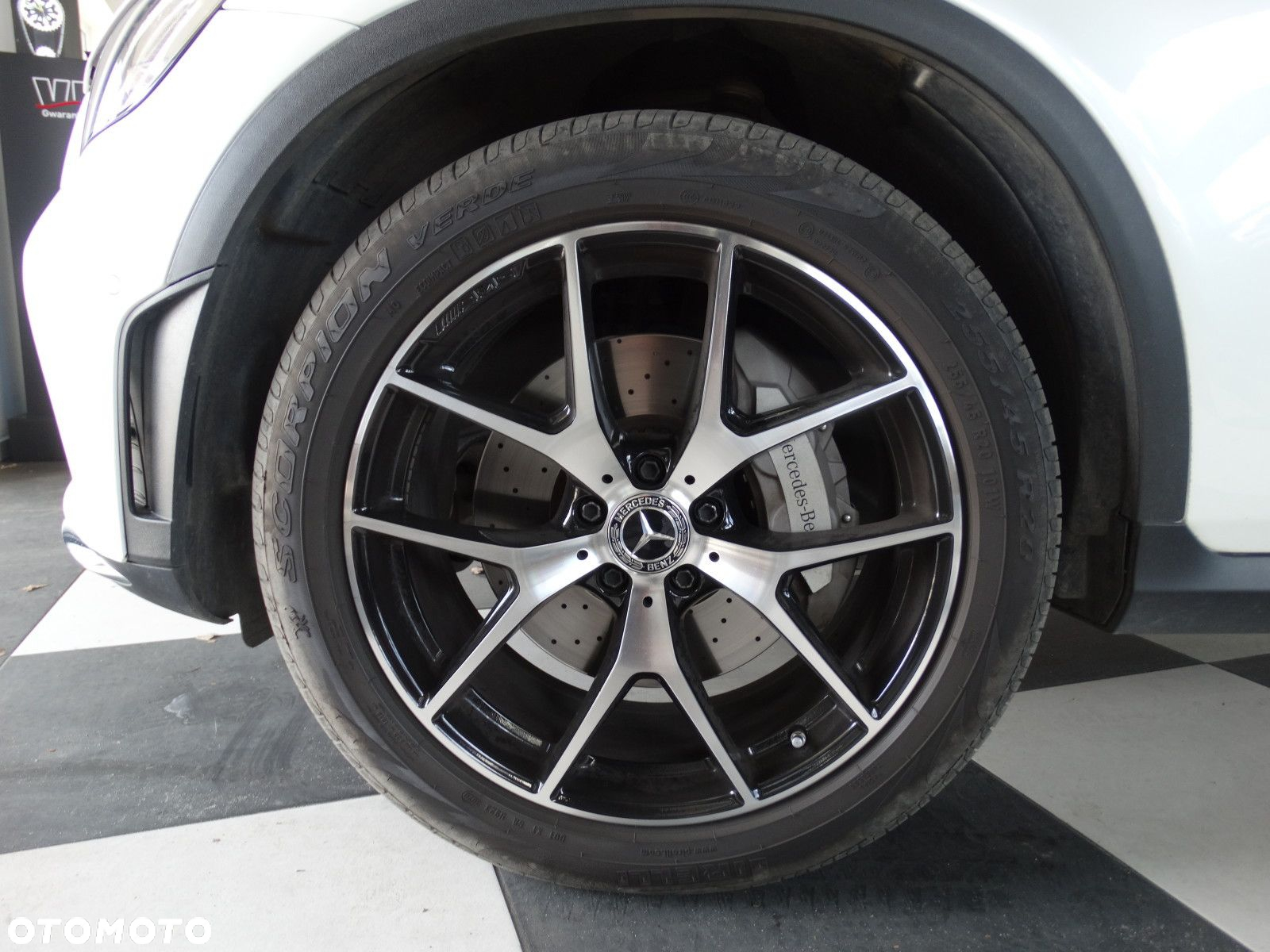 Mercedes-Benz GLC - 9