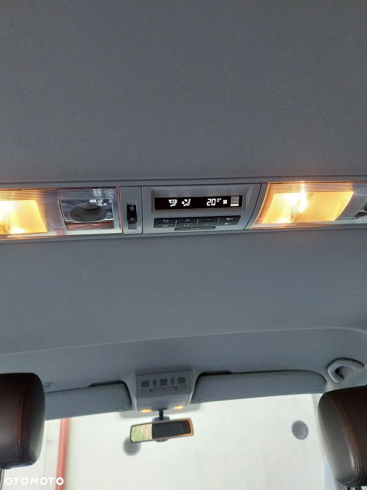 Volkswagen Multivan - 21