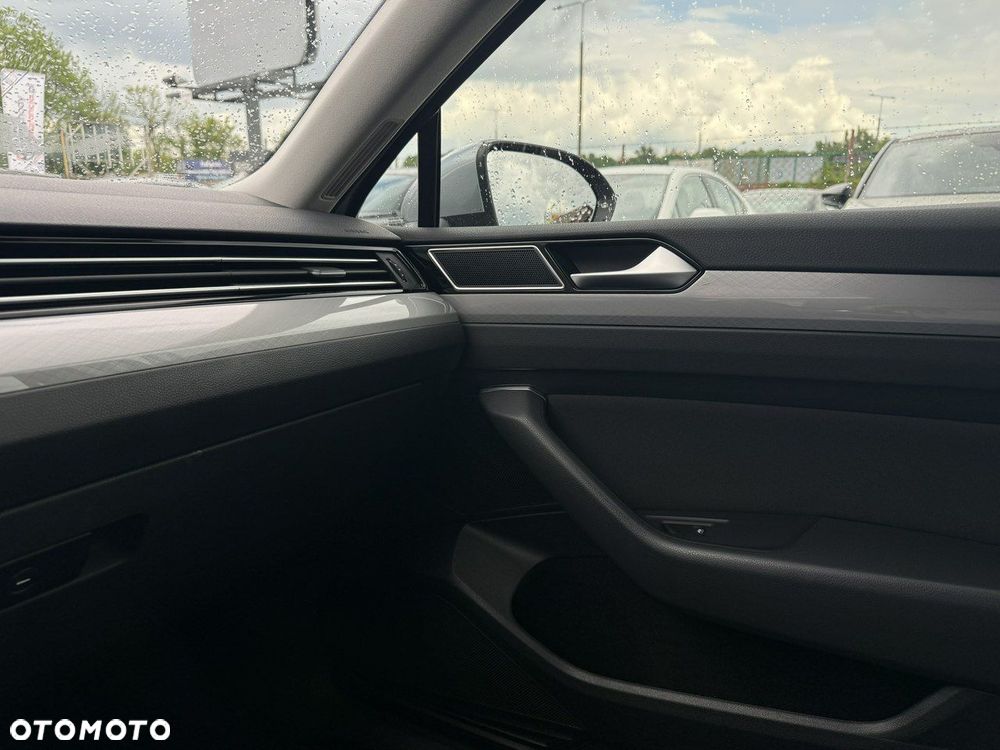Volkswagen Passat - 32