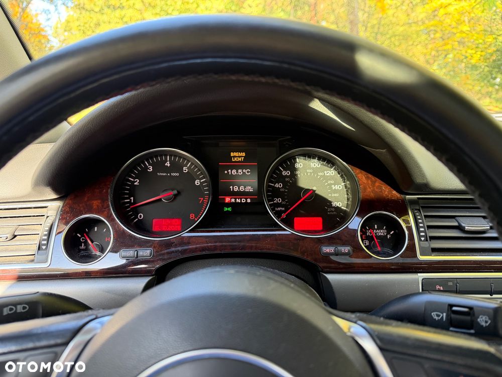 Audi A8 4.2 L Quattro - 7