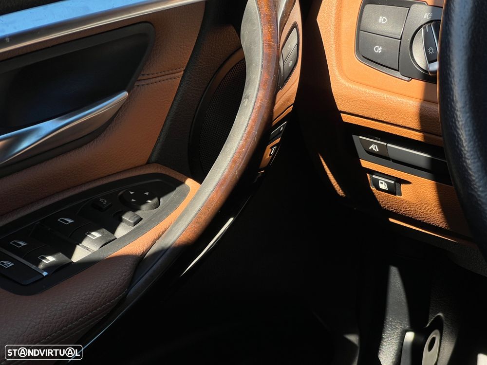 BMW 330 e iPerformance Line Luxury - 21