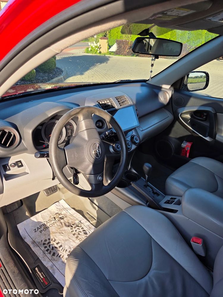 Toyota RAV4 - 6