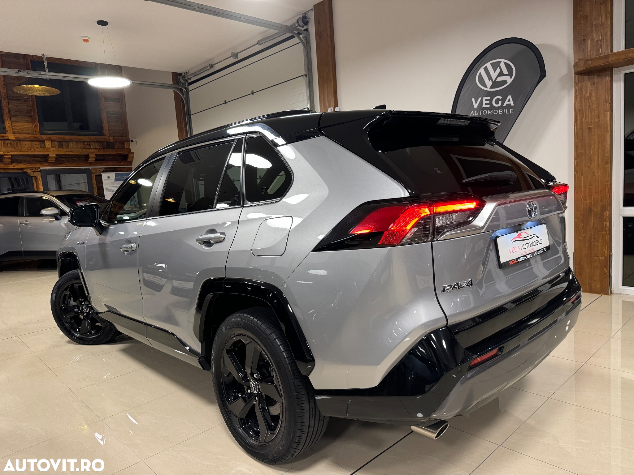 Toyota RAV4 2.5 4x4 Hybrid Team Deutschland - 4