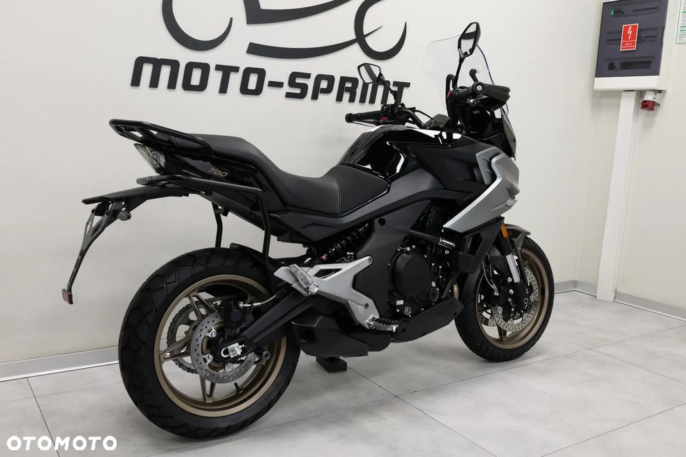 CFMoto 700MT - 8