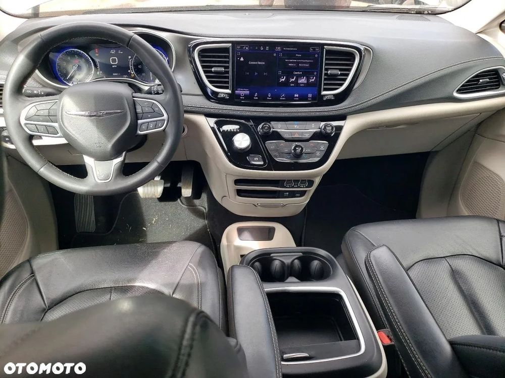 Chrysler Pacifica - 8