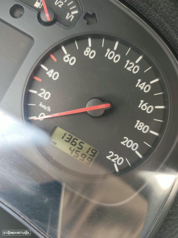 VW Golf 1.4i 25 Anos - 21
