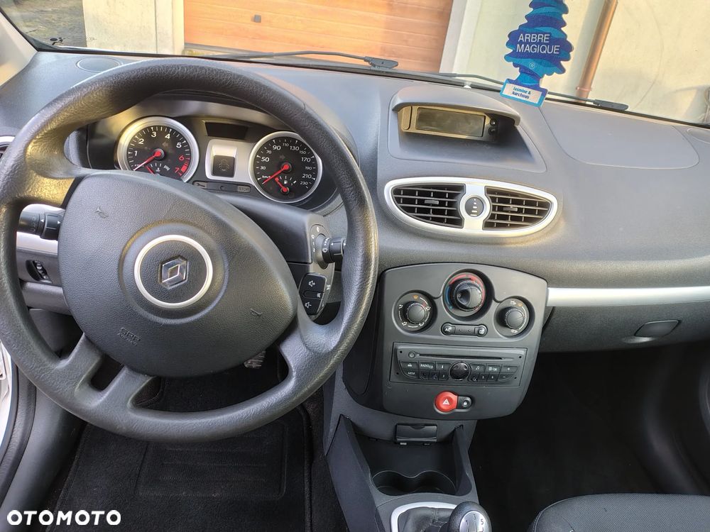 Renault Clio 1.2 16V 75 Expression - 8