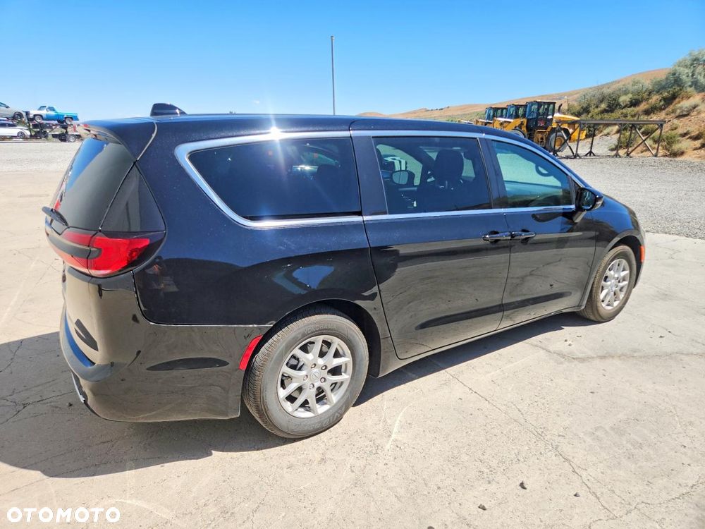 Chrysler Pacifica - 4