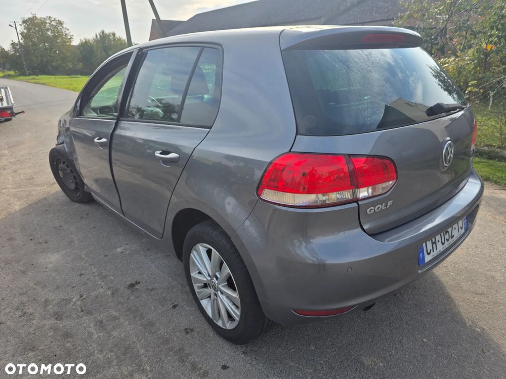 Volkswagen Golf - 6