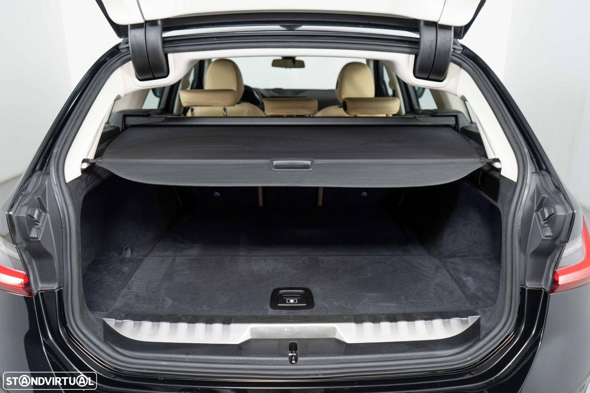 BMW 330 e Touring Line Luxury Auto - 11