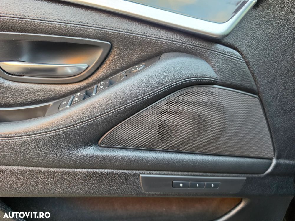 BMW Seria 5 525d xDrive - 12