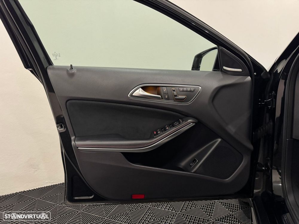 Mercedes-Benz GLA 200 - 54