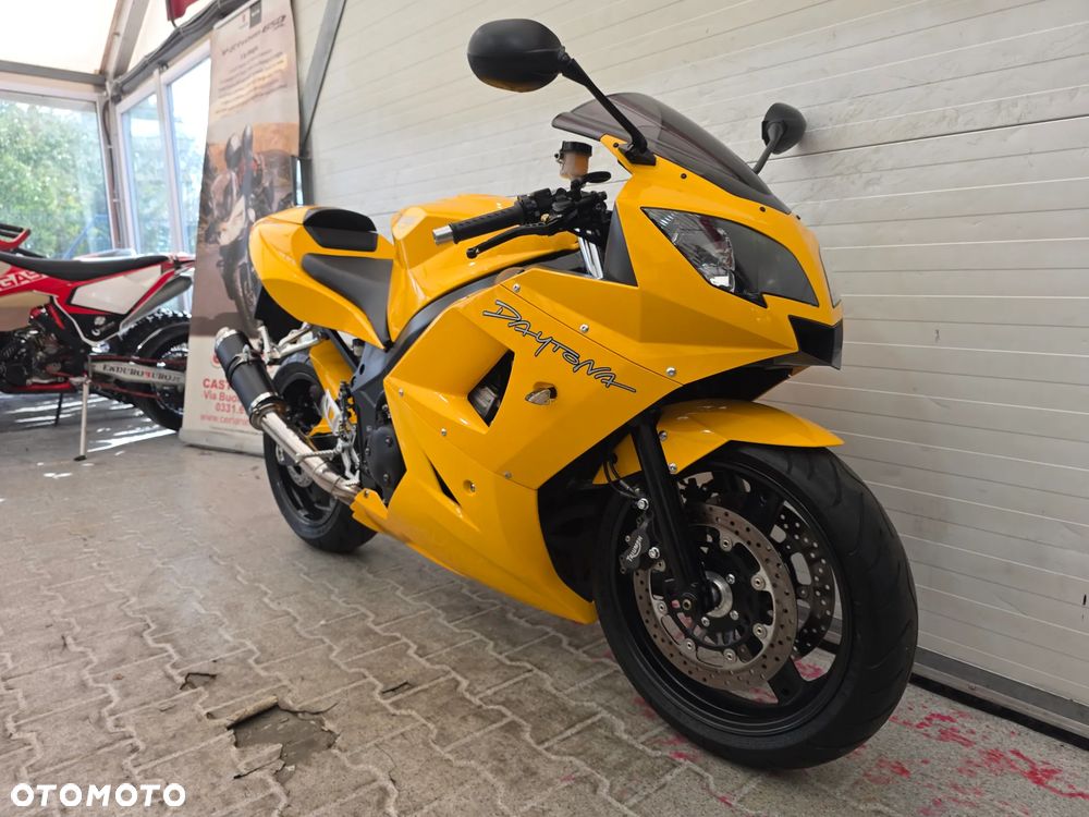 Triumph Daytona - 4