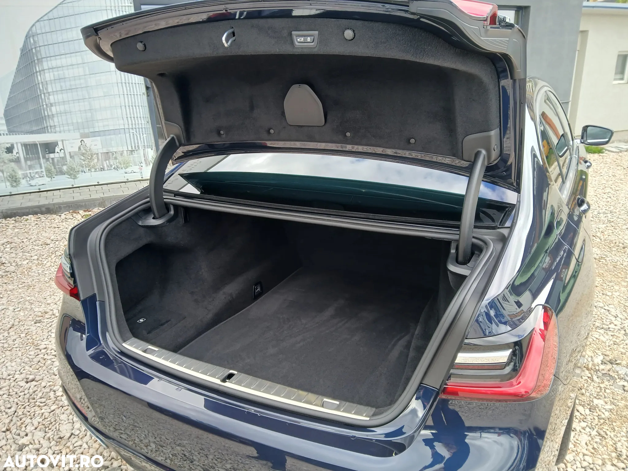 BMW Seria 7 740Li xDrive - 38