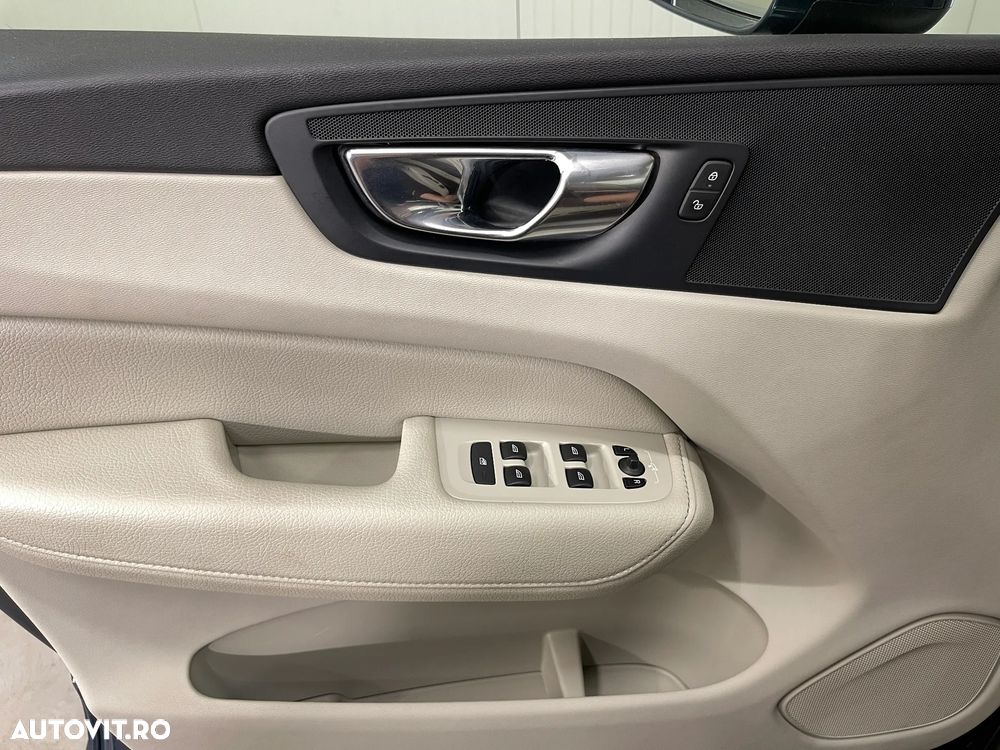Volvo XC 60 B4 MHEV AT8 AWD Momentum - 26