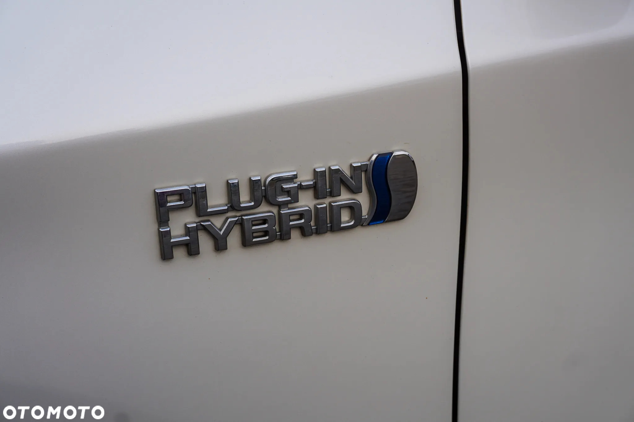 Toyota Prius Plug-in (Hybrid) Life - 26