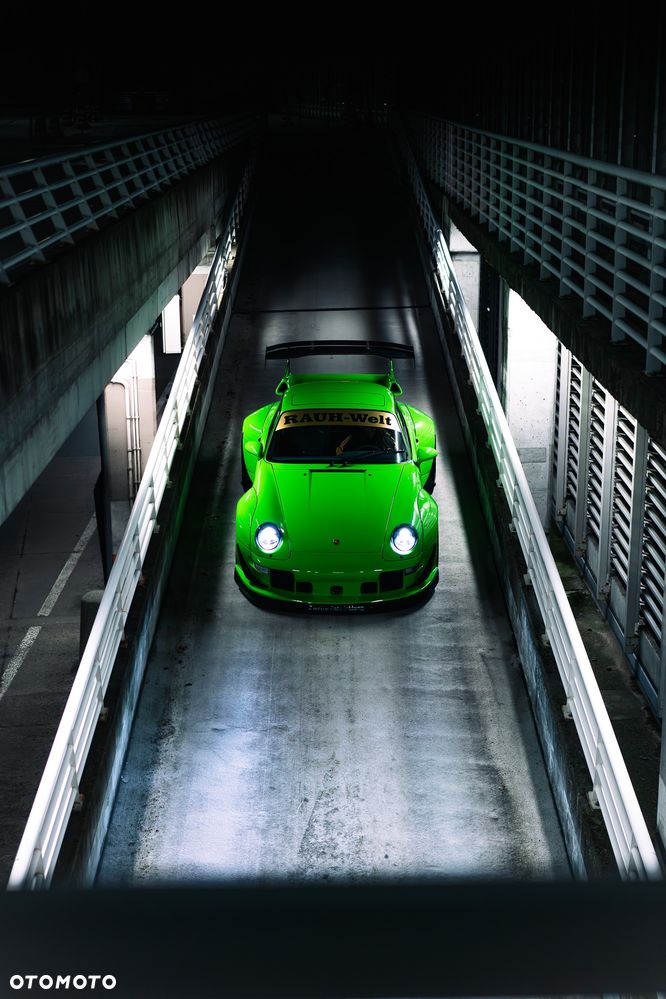 Porsche 911 Carrera - 4