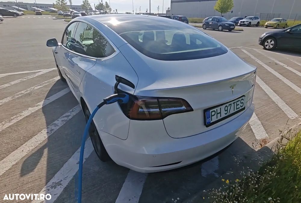 Tesla Model 3 Long Range - 3