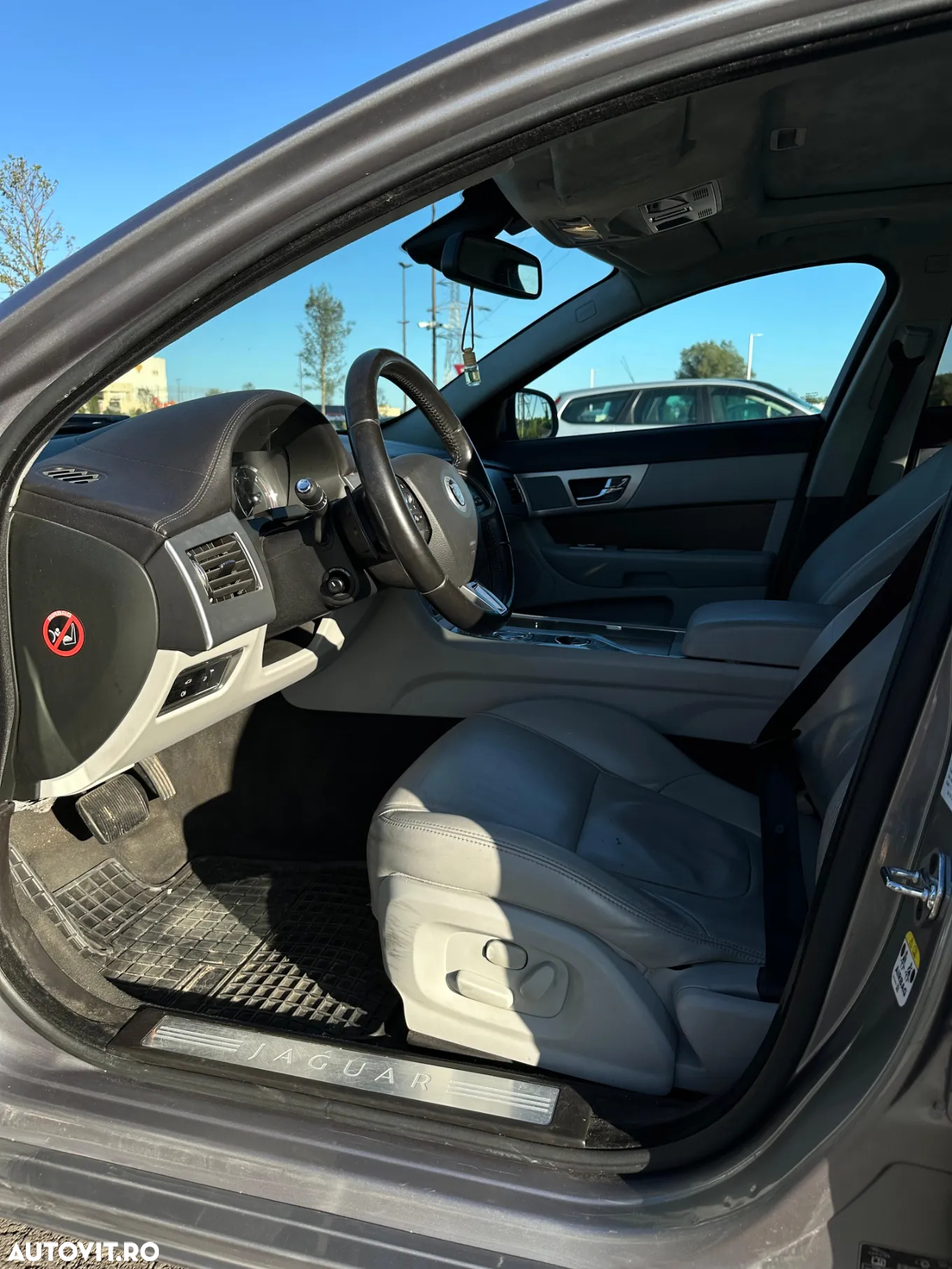 Jaguar XF 2.2D Luxury - 14