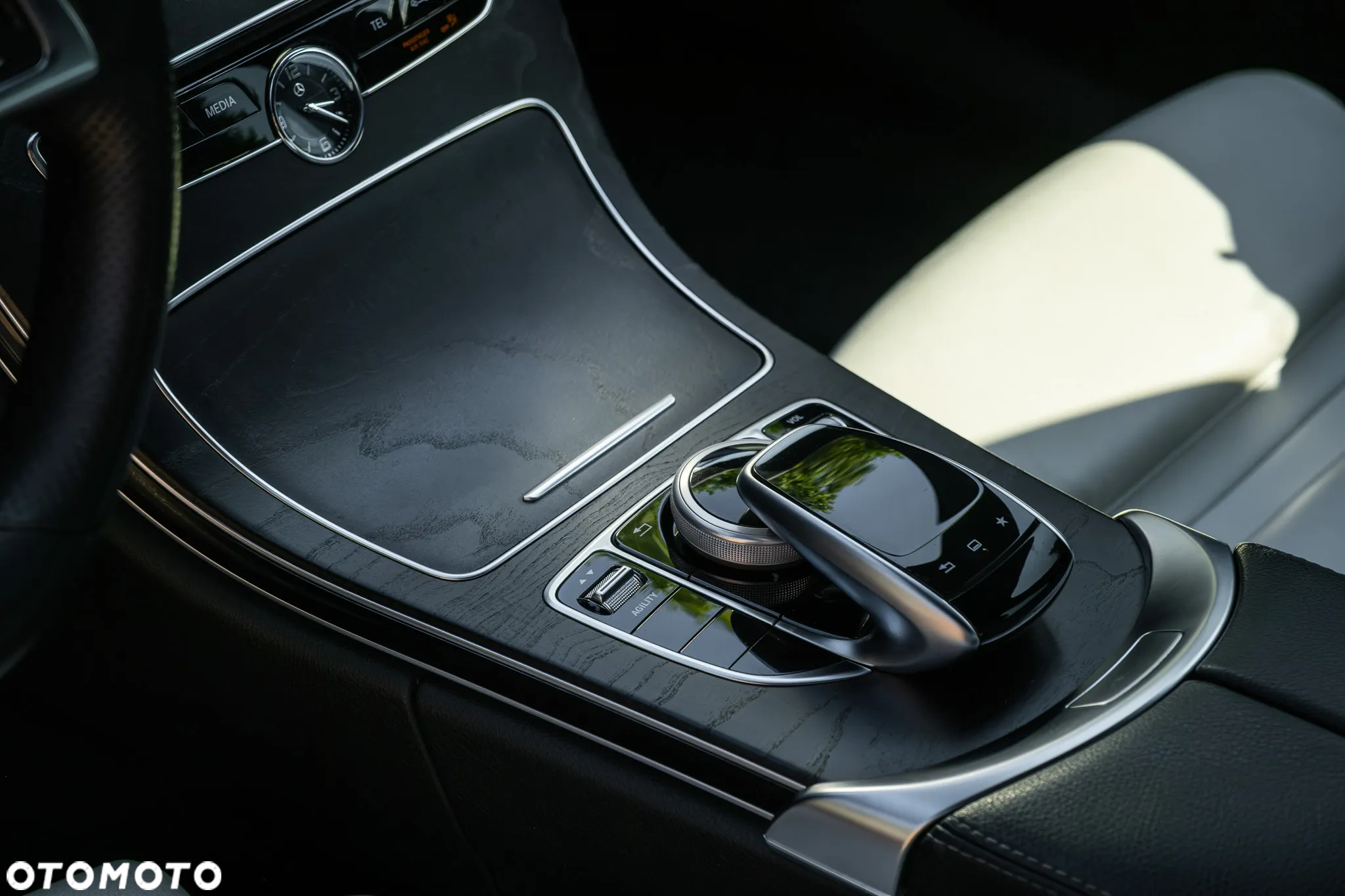 Mercedes-Benz Klasa C 250 (BlueTEC) d 4Matic T 7G-TRONIC AMG Line - 39