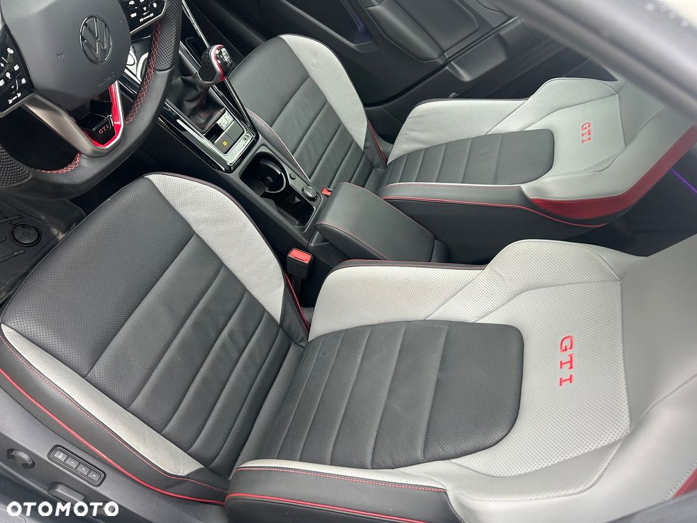 Volkswagen Golf - 22
