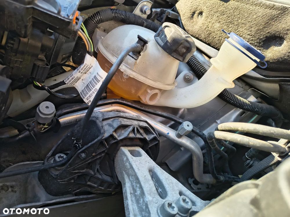 Peugeot 208 - 16