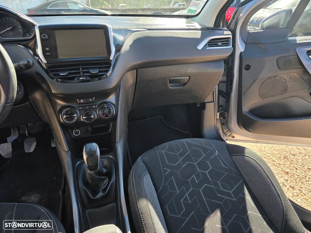 Peugeot 2008 1.2 PureTech Style - 20