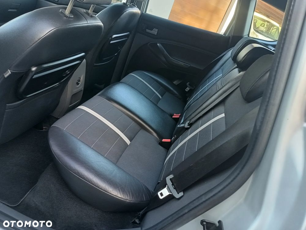 Ford Kuga - 8