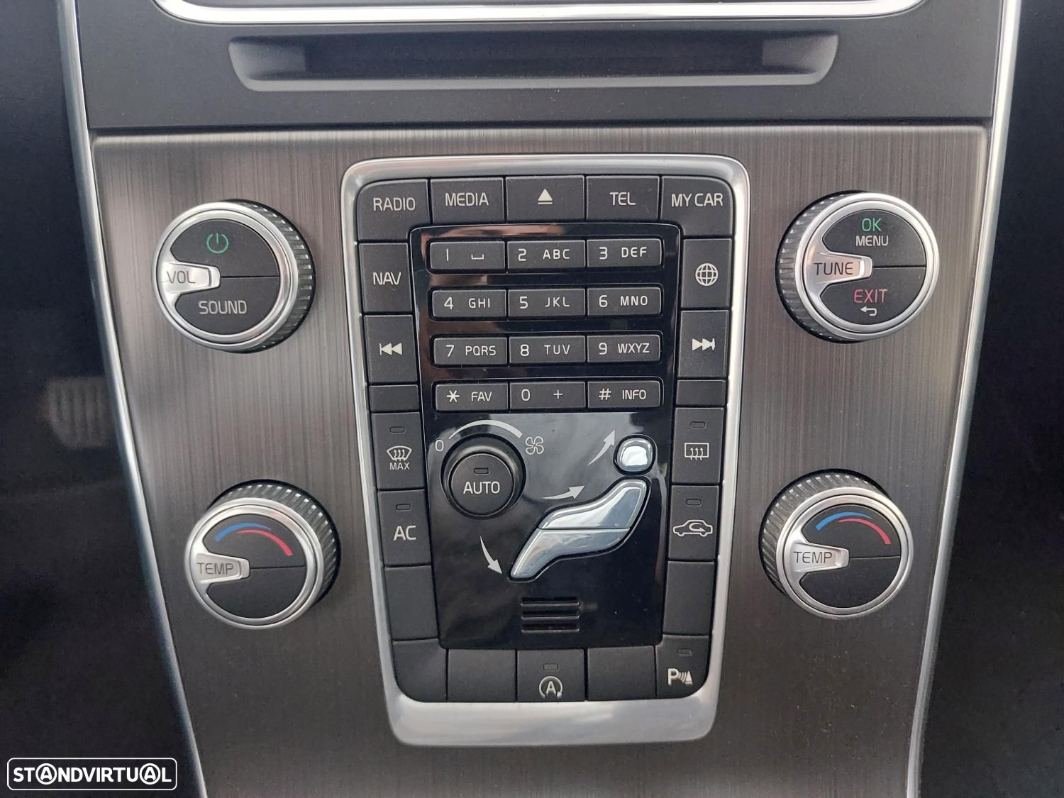 Volvo V60 2.0 D2 Momentum - 33