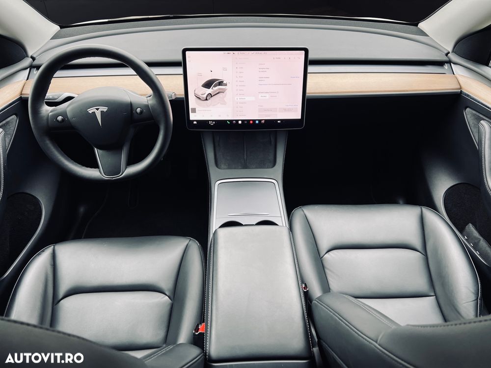 Tesla Model Y - 9
