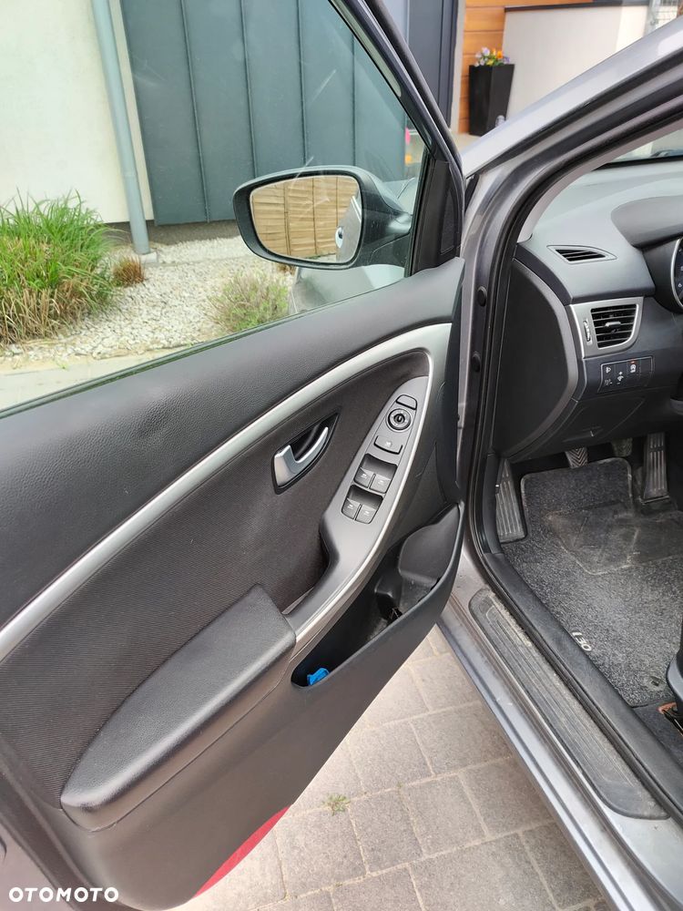 Hyundai i30 blue 1.6 CRDi Classic - 13